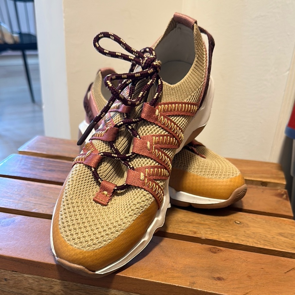 Tan and Brown Knit Sneakers